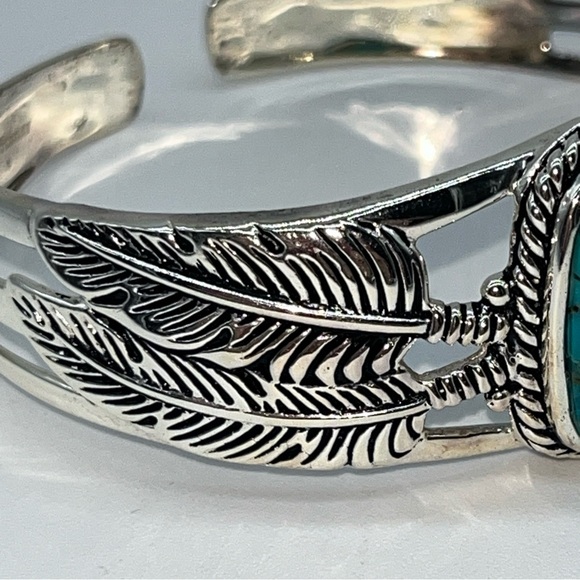 Stauer Spirit of the Southwest 14 kt American Turquoise, Eagle & Feathers Cuff - Picture 4 of 13